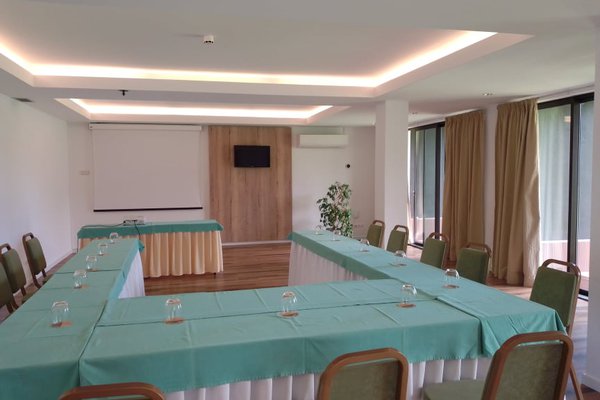 <p>Conference Room</p>
